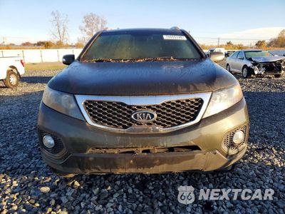 Piąte zdjęcie samochodu w środku: 2013 KIA SORENTO LX VIN:5XYKT3A63DG313614 - miniatura