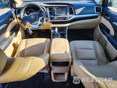 Zdjęcie 8 z 13 samochodu: 2016 TOYOTA HIGHLANDER XLE VIN:5TDKKRFH9GS168909 - miniatura