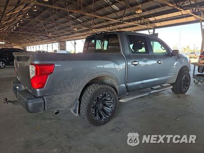 Trzecie zdjęcie samochodu z tyłu: 2017 NISSAN TITAN SV VIN:1N6AA1E53HN565446 - miniatura