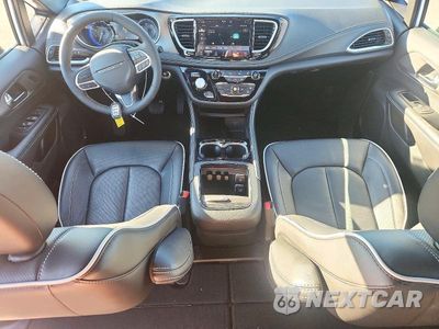 Zdjęcie 8 z 13 samochodu: 2027 CHRYSLER PACIFICA LIMITED VIN:2C4RC1GGXVR594858 - miniatura