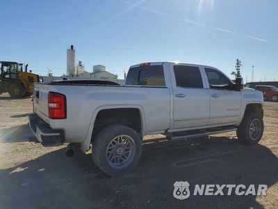 Trzecie zdjęcie samochodu z tyłu: 2018 GMC SIERRA K2500 DENALI VIN:1GT12UEY8JF153132 - miniatura