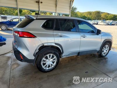 Trzecie zdjęcie samochodu z tyłu: 2025 TOYOTA COROLLA CROSS L VIN:7MUAAAAG6SV126128 - miniatura
