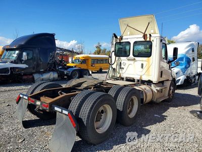 Trzecie zdjęcie samochodu z tyłu: 2018 FREIGHTLINER CASCADIA 126 SEMI TRUCK VIN:3AKJHLDV7JSJX5301 - miniatura