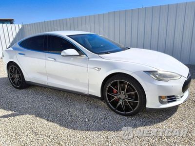 Czwarte zdjęcie samochodu z boku: 2015 TESLA MODEL S 85 VIN:5YJSA1H18FFP68876 - miniatura