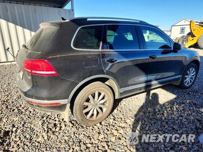 Trzecie zdjęcie samochodu z tyłu: 2017 VOLKSWAGEN TOUAREG SPORT VIN:WVGEF7BP4HD002910 - miniatura
