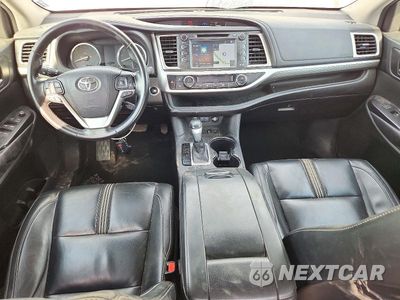Zdjęcie 8 z 13 samochodu: 2017 TOYOTA HIGHLANDER SE VIN:5TDJZRFH0HS452177 - miniatura