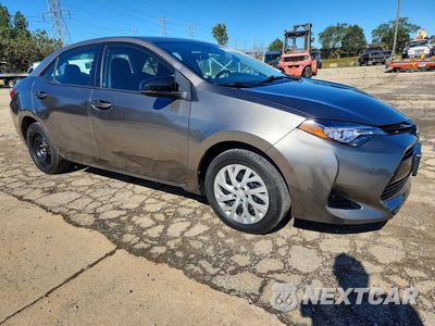 Czwarte zdjęcie samochodu z boku: 2018 TOYOTA COROLLA LE VIN:5YFBURHE9JP744575 - miniatura