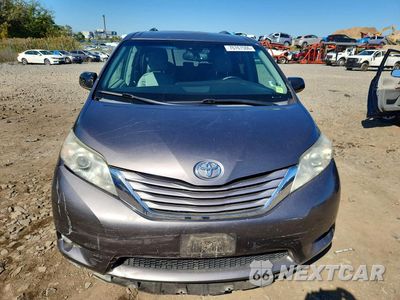 Piąte zdjęcie samochodu w środku: 2016 TOYOTA SIENNA XLE 8-PASSENGER VIN:5TDYK3DC8GS754497 - miniatura
