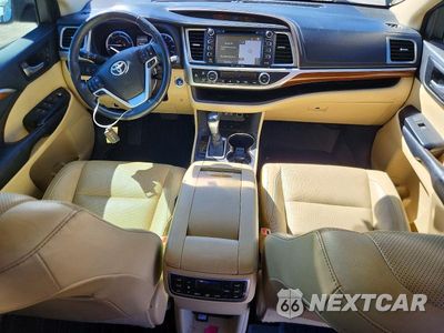 Zdjęcie 8 z 12 samochodu: 2017 TOYOTA HIGHLANDER HYBRID LIMITED VIN:5TDDGRFH3HS033131 - miniatura