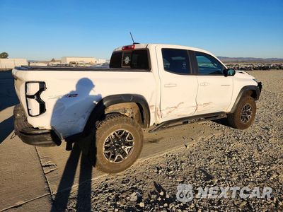 Trzecie zdjęcie samochodu z tyłu: 2023 CHEVROLET COLORADO ZR2 VIN:1GCPTFEK3P1210521 - miniatura