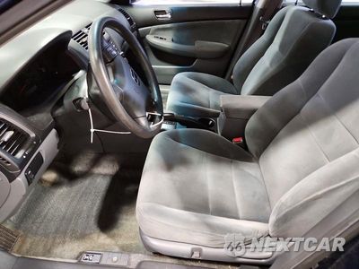 Zdjęcie 7 z 13 samochodu: 2004 HONDA ACCORD EX VIN:1HGCM56654A005979 - miniatura