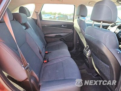 Zdjęcie 11 z 13 samochodu: 2017 KIA SORENTO LX VIN:5XYPG4A31HG255644 - miniatura