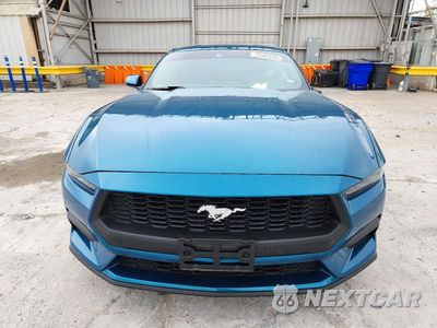 Piąte zdjęcie samochodu w środku: 2026 FORD MUSTANG VIN:1FA6P8TH4T5125781 - miniatura