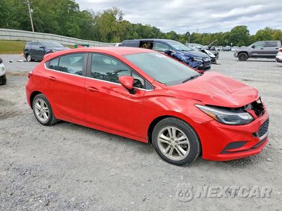 Czwarte zdjęcie samochodu z boku: 2018 CHEVROLET CRUZE LT VIN:3G1BE6SM6JS583643 - miniatura