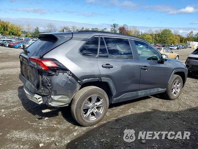 Trzecie zdjęcie samochodu z tyłu: 2021 TOYOTA RAV4 XLE VIN:2T3P1RFVXMW218256 - miniatura