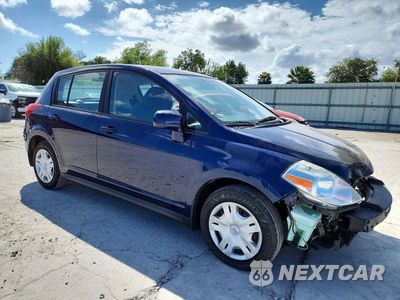 Czwarte zdjęcie samochodu z boku: 2012 NISSAN VERSA 1.8 S VIN:3N1BC1CP7CK813236 - miniatura