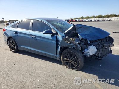 Czwarte zdjęcie samochodu z boku: 2017 HYUNDAI SONATA SE VIN:5NPE24AF6HH441415 - miniatura