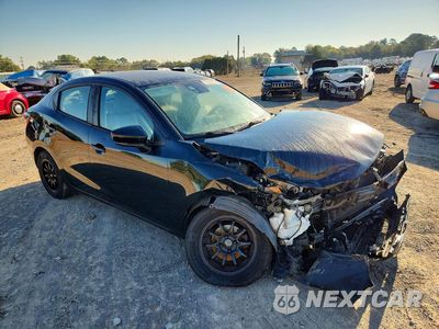 Czwarte zdjęcie samochodu z boku: 2019 TOYOTA YARIS LE VIN:3MYDLBYVXKY528577 - miniatura