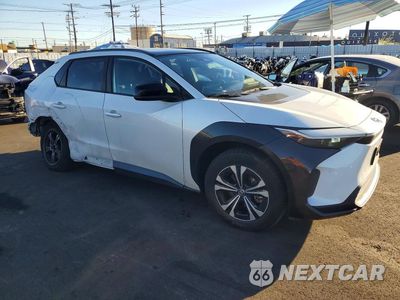 Czwarte zdjęcie samochodu z boku: 2023 TOYOTA BZ4X XLE VIN:JTMAAAAA2PA002495 - miniatura