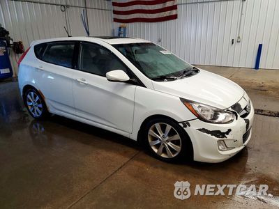 Czwarte zdjęcie samochodu z boku: 2013 HYUNDAI ACCENT SE VIN:KMHCU5AE7DU102608 - miniatura