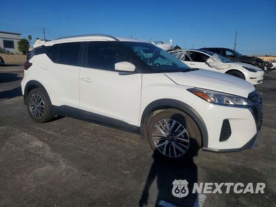Czwarte zdjęcie samochodu z boku: 2023 NISSAN KICKS SV VIN:3N1CP5CVXPL559441 - miniatura