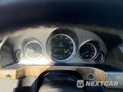 Zdjęcie 8 z 10 samochodu: 2011 MERCEDES-BENZ E 550 4MATIC VIN:WDDHF9AB1BA364646 - miniatura