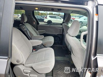 Zdjęcie 11 z 13 samochodu: 2017 TOYOTA SIENNA LE VIN:5TDKZ3DC7HS841911 - miniatura