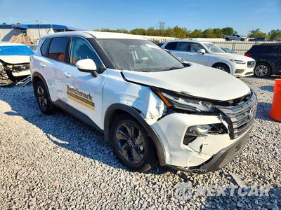 Czwarte zdjęcie samochodu z boku: 2026 NISSAN ROGUE SV VIN:5N1BT3BB1TC811790 - miniatura