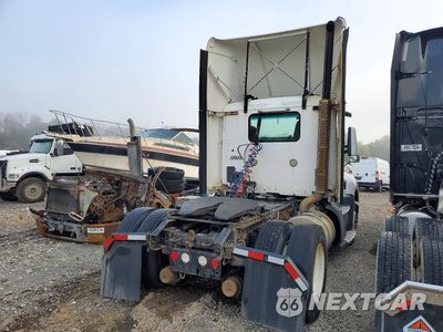 Trzecie zdjęcie samochodu z tyłu: 2016 KENWORTH T680 SEMI TRUCK VIN:1XKYA48X8GJ496408 - miniatura