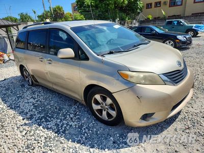 Czwarte zdjęcie samochodu z boku: 2013 TOYOTA SIENNA LE VIN:5TDKK3DC1DS365055 - miniatura