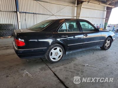 Trzecie zdjęcie samochodu z tyłu: 1999 MERCEDES-BENZ E 430 VIN:WDBJF70H1XA885135 - miniatura