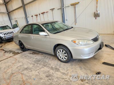 Czwarte zdjęcie samochodu z boku: 2005 TOYOTA CAMRY LE VIN:4T1BE32K35U070002 - miniatura