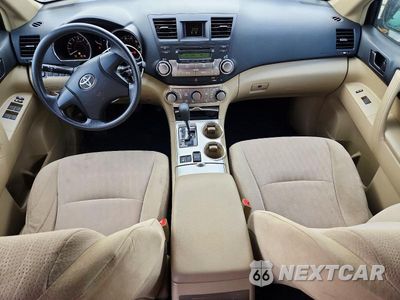 Zdjęcie 8 z 14 samochodu: 2012 TOYOTA HIGHLANDER BASE VIN:5TDBK3EH3CS097246 - miniatura