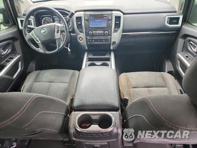 Zdjęcie 8 z 12 samochodu: 2017 NISSAN TITAN XD SV VIN:1N6AA1F24HN550264 - miniatura