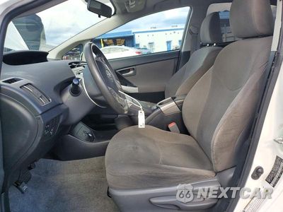 Zdjęcie 7 z 13 samochodu: 2015 TOYOTA PRIUS TWO VIN:JTDKN3DUXF1910055 - miniatura