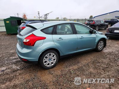 Trzecie zdjęcie samochodu z tyłu: 2012 FORD FOCUS SE VIN:1FAHP3K2XCL213299 - miniatura