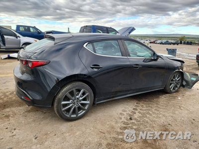 Trzecie zdjęcie samochodu z tyłu: 2022 MAZDA 3 SELECT VIN:JM1BPAKL0N1506415 - miniatura