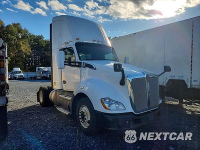 Czwarte zdjęcie samochodu z boku: 2016 KENWORTH CONSTRUCTION T680 SEMI TRUCK VIN:1XKYA48X0GJ496368 - miniatura