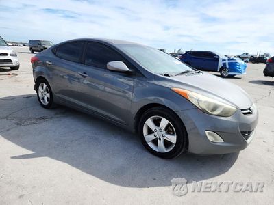 Czwarte zdjęcie samochodu z boku: 2013 HYUNDAI ELANTRA GLS VIN:5NPDH4AE3DH172348 - miniatura