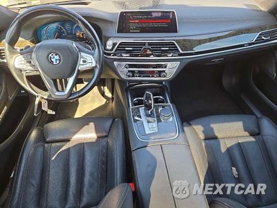 Zdjęcie 8 z 12 samochodu: 2018 BMW 750 XI VIN:WBA7F2C58JB238603 - miniatura