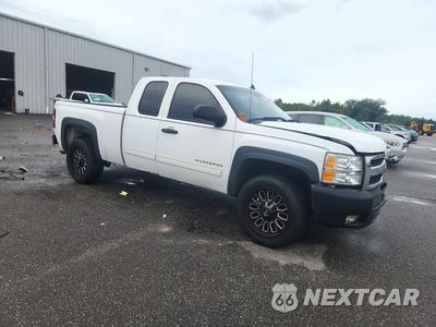 Czwarte zdjęcie samochodu z boku: 2011 CHEVROLET SILVERADO C1500 LT VIN:1GCRCSE05BZ305916 - miniatura