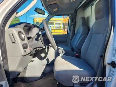 Zdjęcie 7 z 13 samochodu: 2023 FORD E450 BOX TRUCK VIN:1FDXE4FN8PDD32499 - miniatura