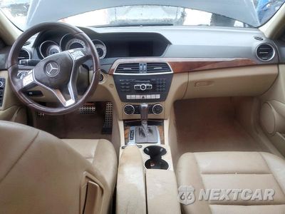 Zdjęcie 8 z 12 samochodu: 2014 MERCEDES-BENZ C 250 VIN:WDDGF4HB7EA932360 - miniatura