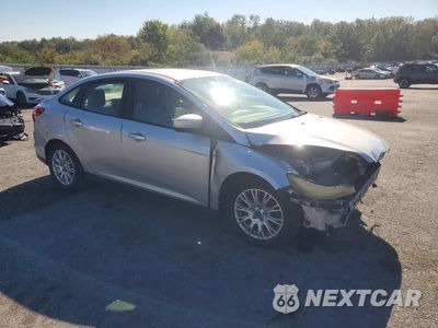 Czwarte zdjęcie samochodu z boku: 2012 FORD FOCUS SE VIN:1FAHP3F28CL197999 - miniatura