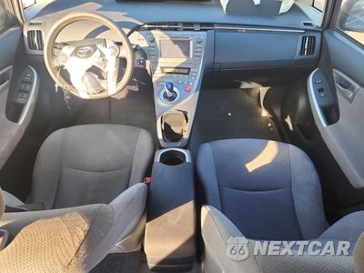Zdjęcie 8 z 12 samochodu: 2015 TOYOTA PRIUS TWO VIN:JTDKN3DU8F0449461 - miniatura