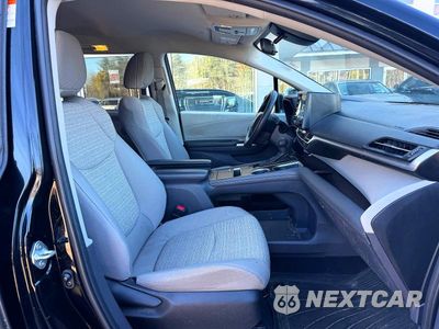 Piąte zdjęcie samochodu w środku: 2023 TOYOTA SIENNA LE VIN:5TDKSKFC0PS083629 - miniatura