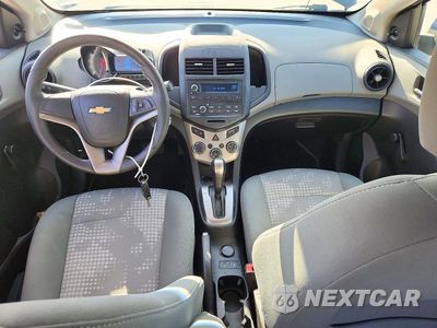 Zdjęcie 8 z 12 samochodu: 2013 CHEVROLET SONIC LS VIN:1G1JA5SH8D4115874 - miniatura