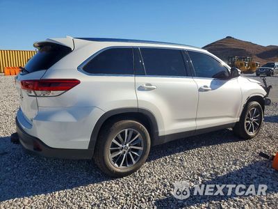 Trzecie zdjęcie samochodu z tyłu: 2019 TOYOTA HIGHLANDER XLE VIN:5TDKZRFHXKS341745 - miniatura