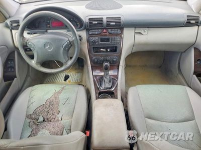 Zdjęcie 8 z 12 samochodu: 2003 MERCEDES-BENZ C 240 SPORTWAGON VIN:WDBRH61J03F389359 - miniatura