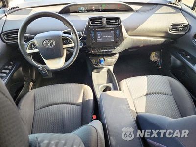 Zdjęcie 8 z 13 samochodu: 2017 TOYOTA PRIUS TWO VIN:JTDKBRFUXH3029503 - miniatura